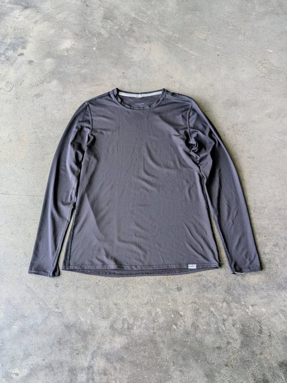 Patagonia Women's Capilene 1 Silkweight Crew Long Sleeve Top in Black large